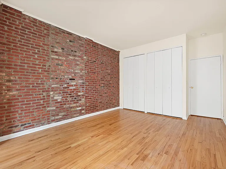 201 E 12th St #307 — Photo 5