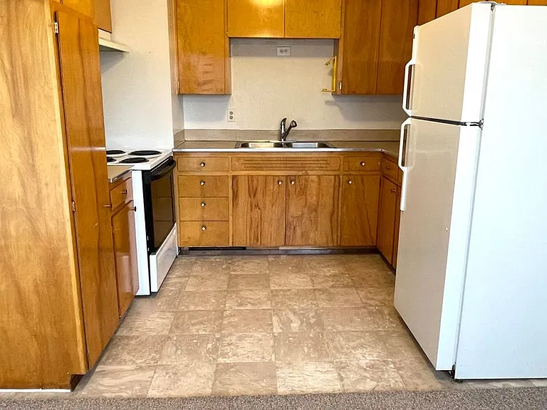 89 N Waverly Pl #E — Photo 16