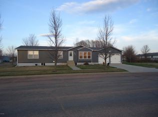 322 32nd St NW, Watertown, SD 57201