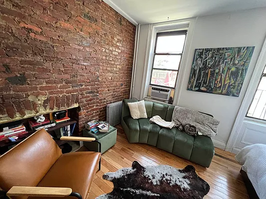 Rented by Delmark Realty LLC | media 30