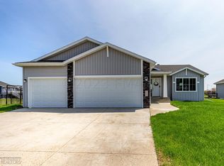 1321 Goldenwood Dr, West Fargo, ND 58078