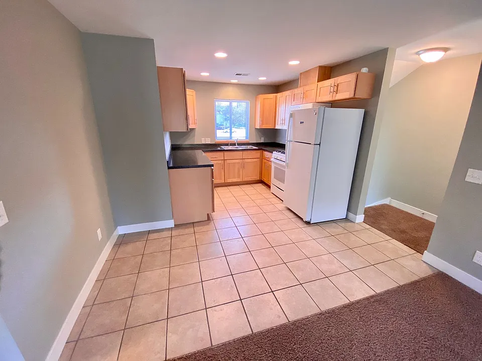 834 Grand Apt A-D