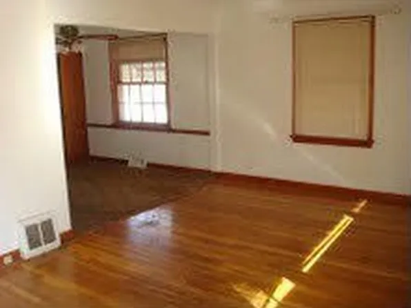 1423 Golden Dr, Saint Louis, MO 63137