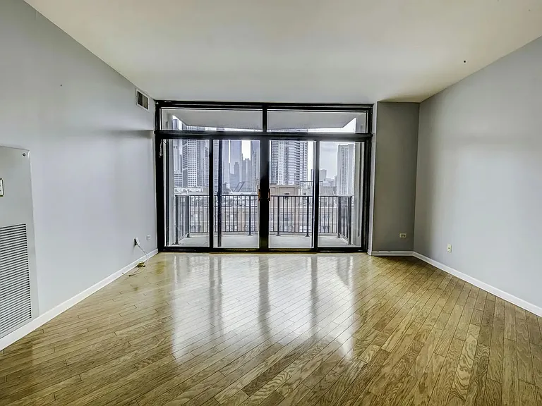435 W Erie St #1105 — Photo 6