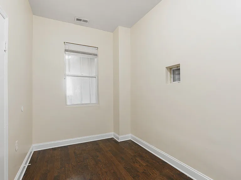 1955 W Chicago Ave #2R — Photo 19