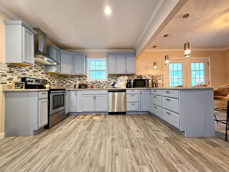 220 Teague Trl — Photo 1