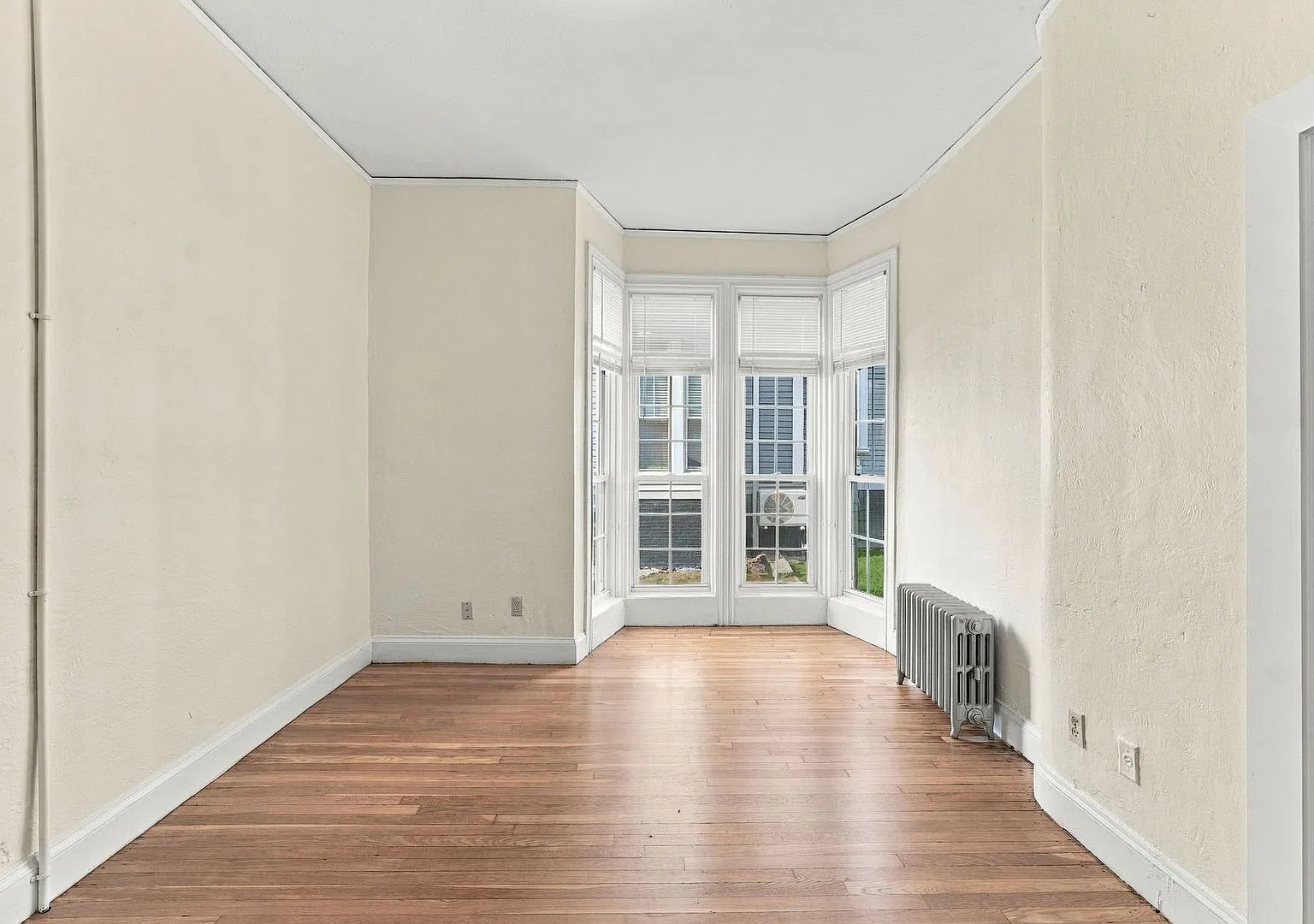 186 Waterman St — Photo 3