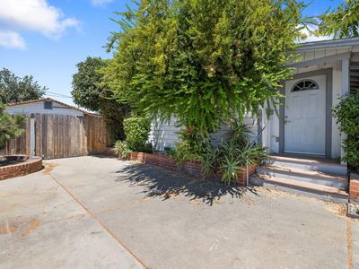208 W Paradise Avenue, Visalia, CA, 93277
