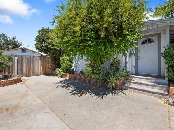 208 W Paradise Avenue, Visalia, CA 93277