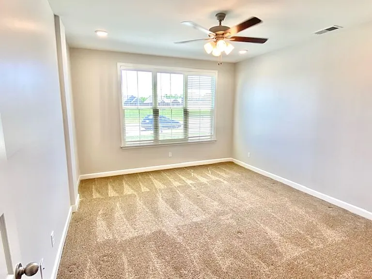 370 Azalea Dr — Photo 8