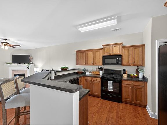 3rd image of 172 Riley Cir