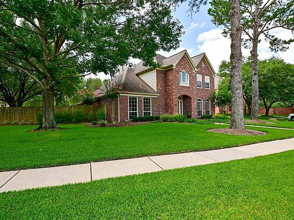 3rd image of 15911 Blaire Ct