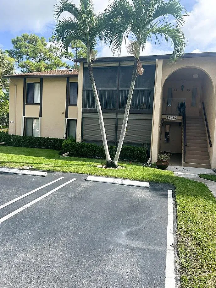 2 bed, 1111 sqft, $1,850 — Photo 1