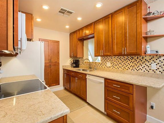 5th image of 601 Limetree Dr
