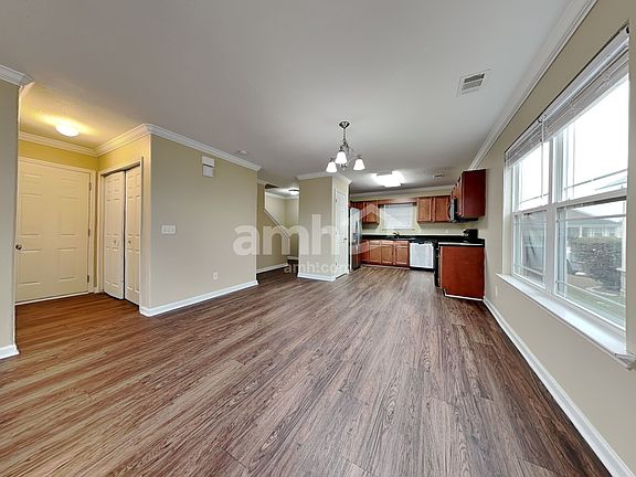 4th image of 8 Sunnydale Ln