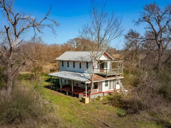 38241 Wiggins Rd, Hempstead, TX 77445