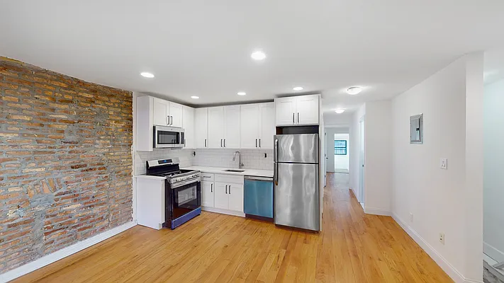 Rented by Makover Group Inc | media 18