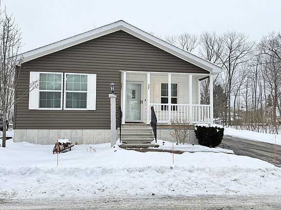 2nd image of 27 Lantern Ln