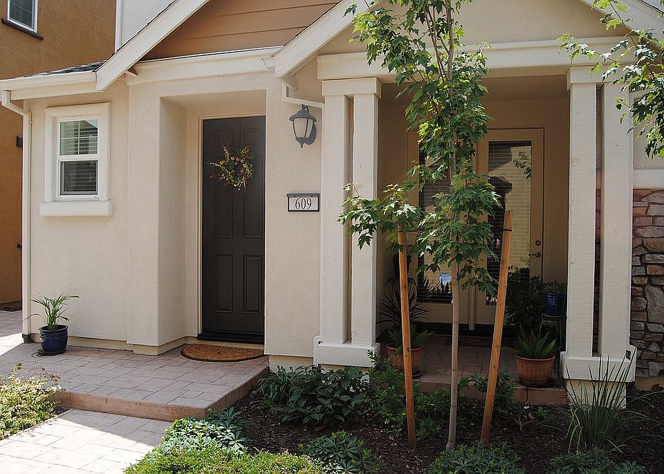1st image of 609 Saint Armel Pl