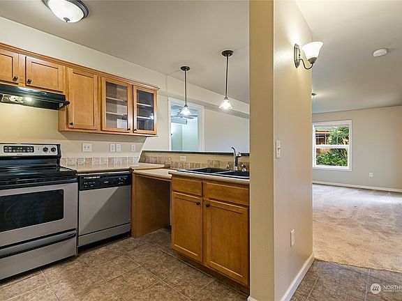 5th image of 700 32nd Street #A103
