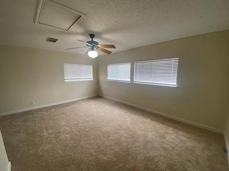8802 Bridgefield — Photo 18