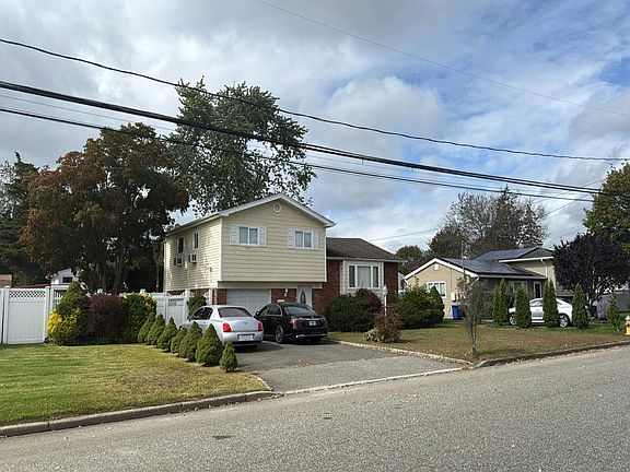 3rd image of 318 W 22nd St