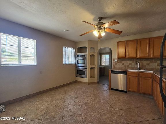 4th image of 3042 N Park Ave