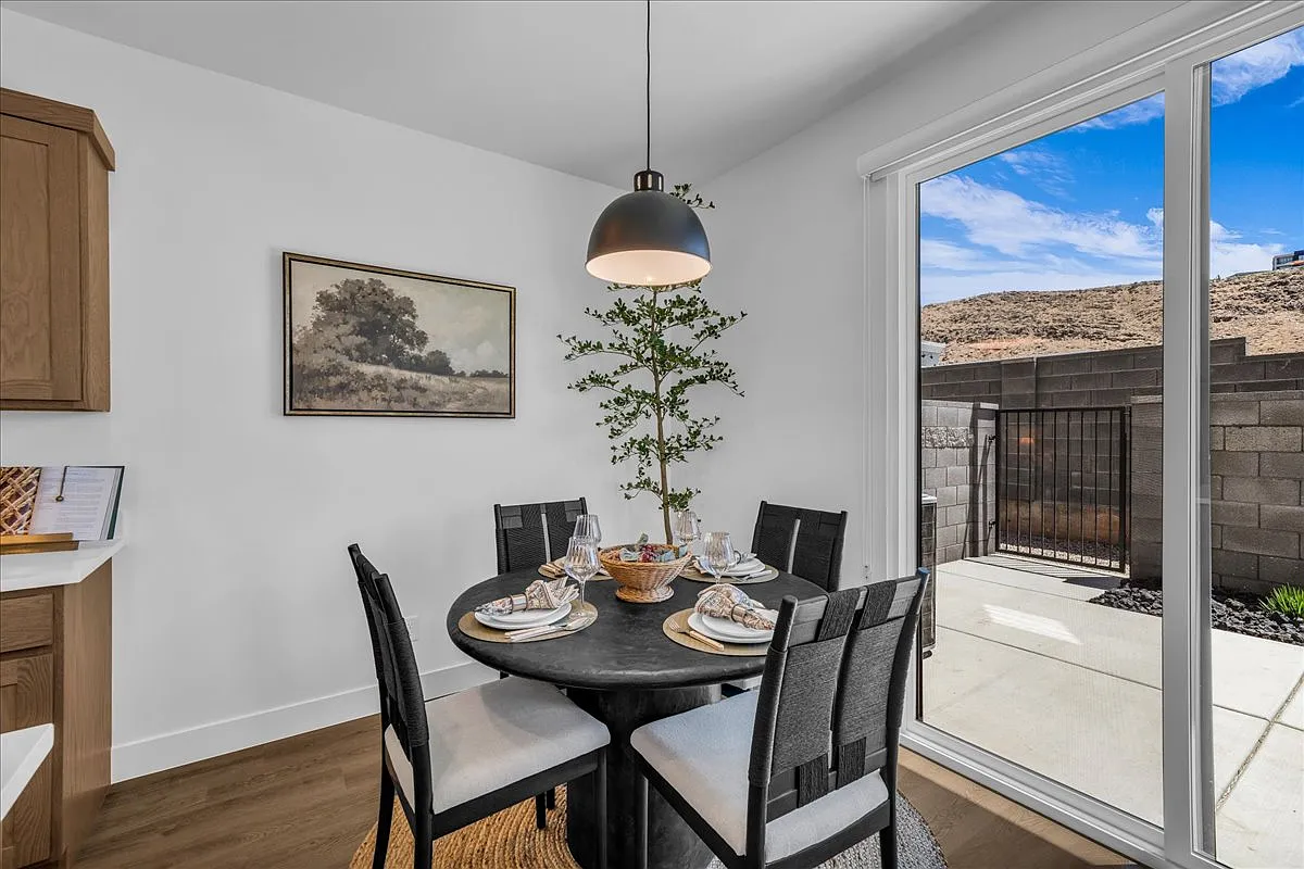 484 South Livy Ln Washington, UT 84780 — Photo 4