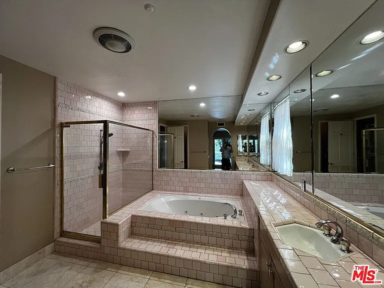 2357 Brookshire Ln — Photo 16