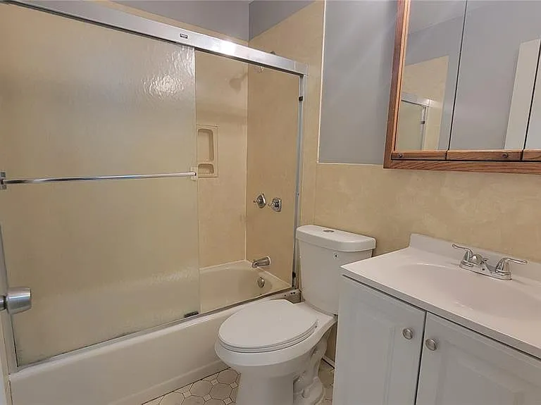 800 Laredo Ave — Photo 8