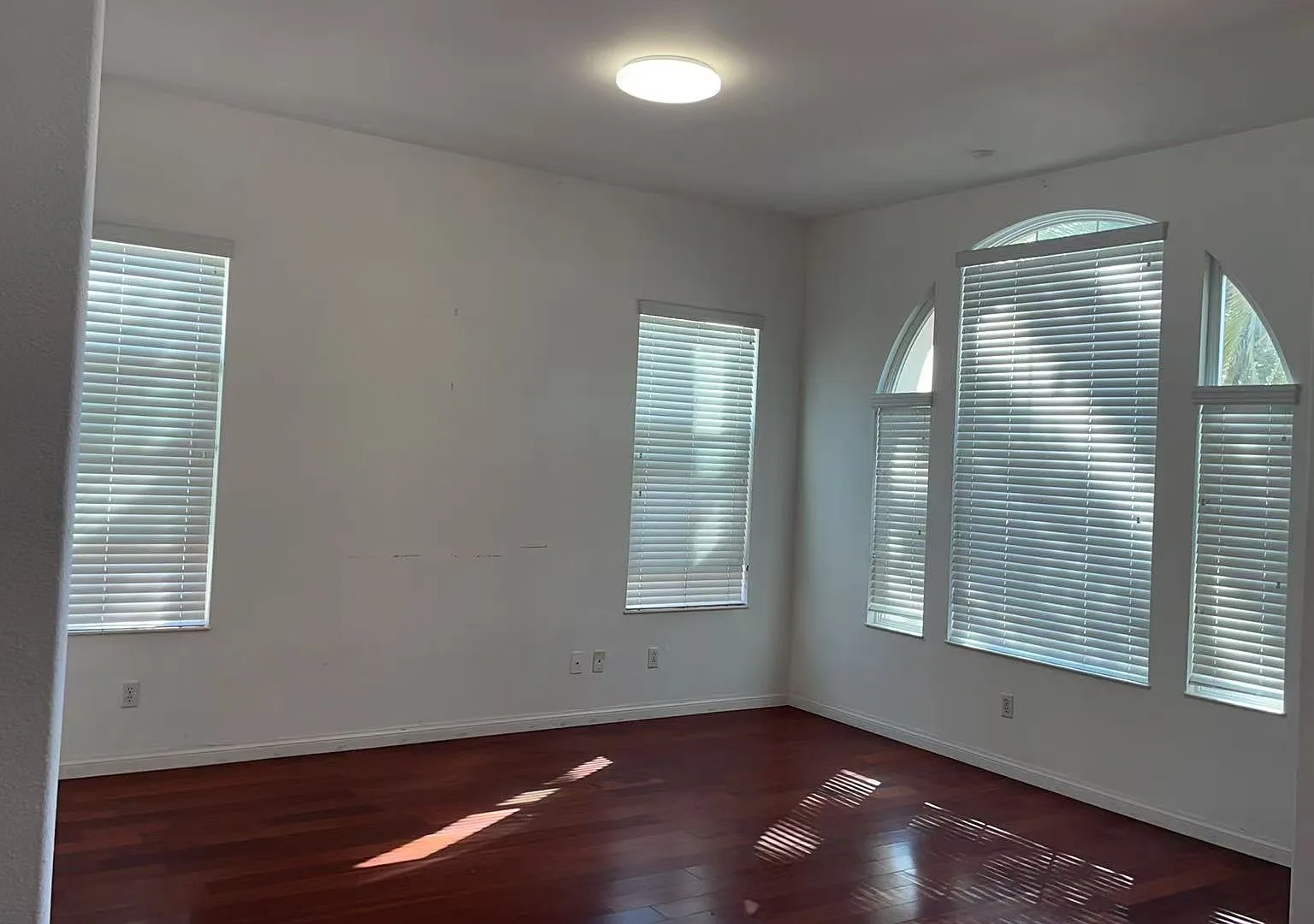 5 bed, 3783 sqft, $5,000 — Photo 3