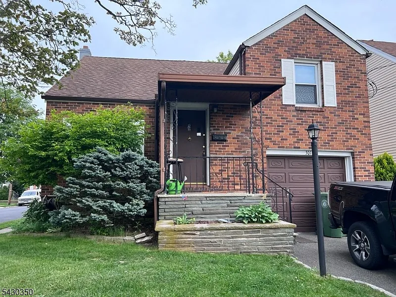 301 W Elm St