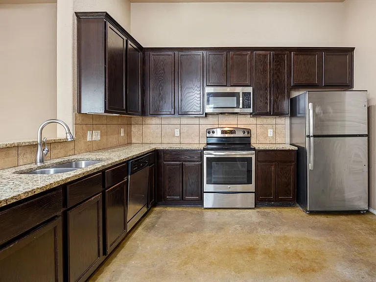 1048 Carolyn Cv — Photo 11
