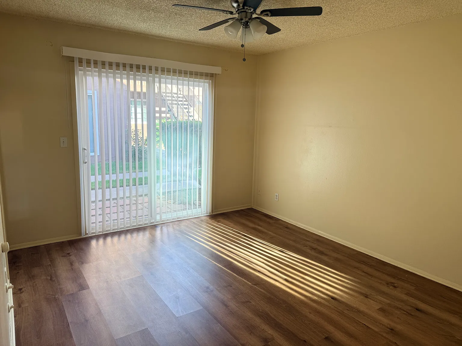 2 bed, 1100 sqft, $2,350 — Photo 2