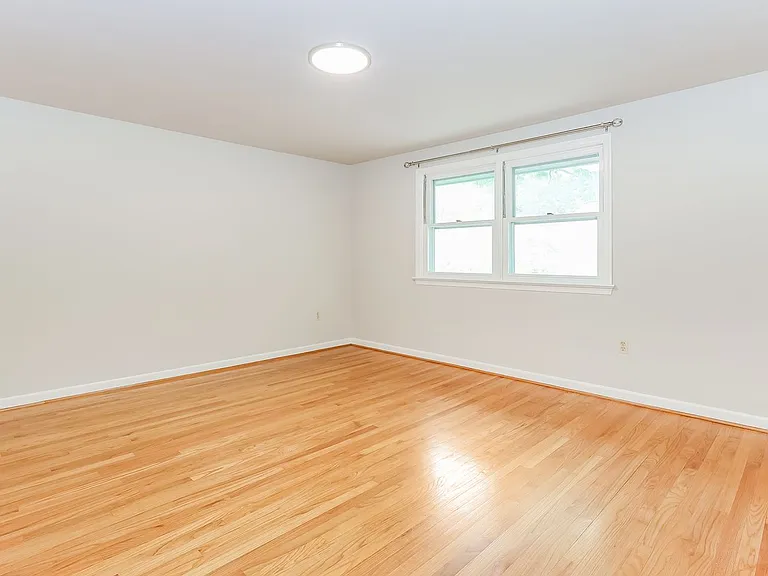 934 Village Rd — Photo 14
