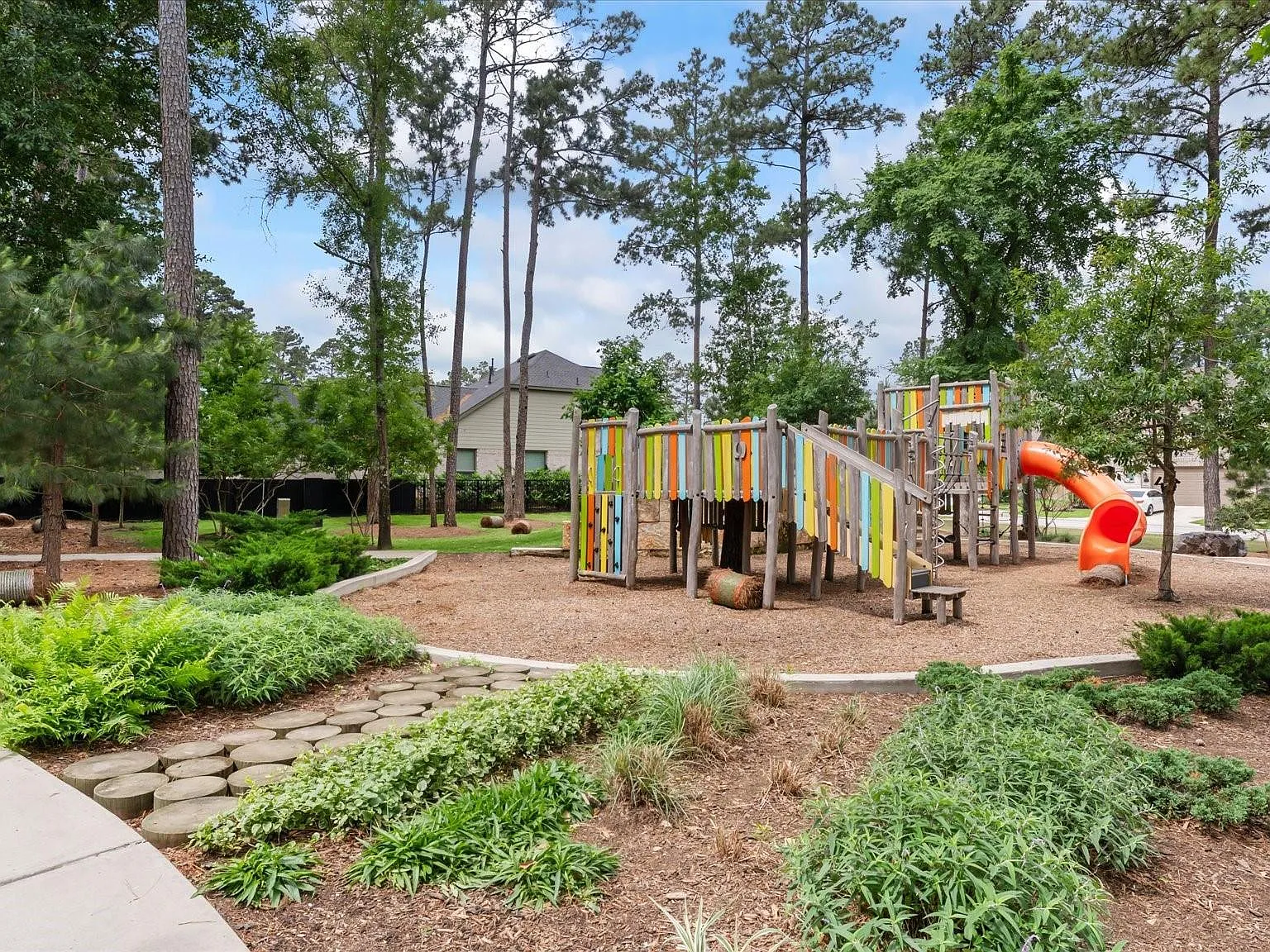 4 bed, 3.5 bath, 2209 sqft, $2,950 — Photo 2