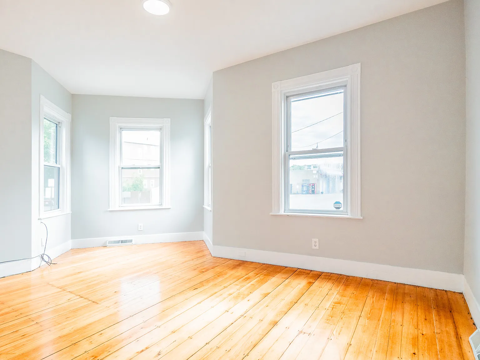 2 bed, 900 sqft, $3,400 — Photo 4