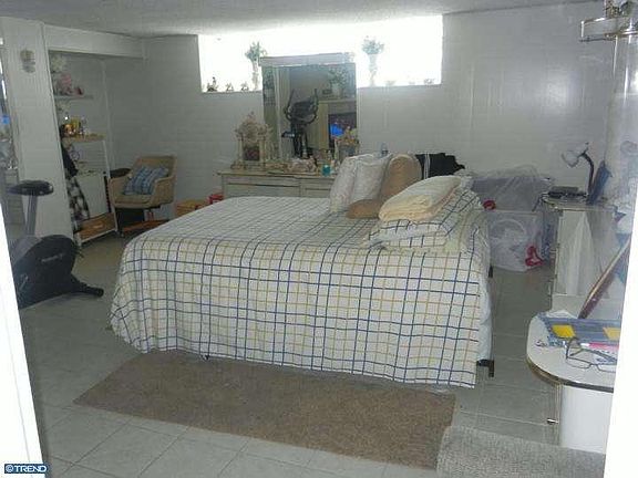 4th image of 1836 Tolbut St