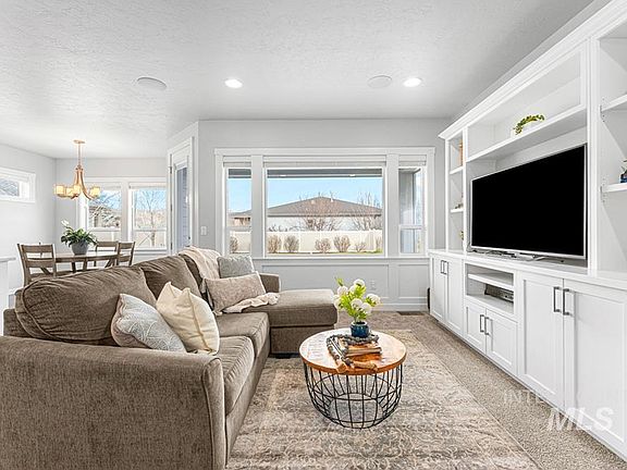 2nd image of 6426 W Saxton Ave