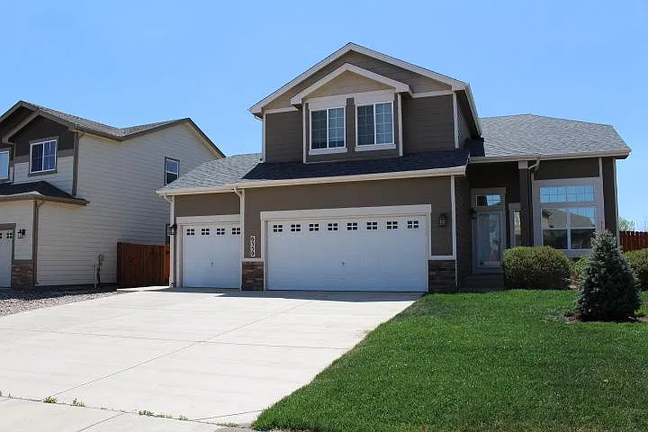 4 bed, 2963 sqft, $2,450 — Photo 1