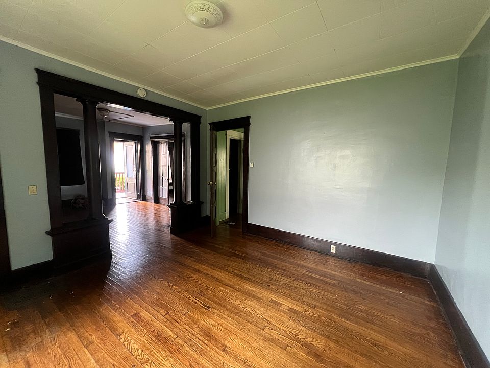 2nd image of 210 Rich St #210