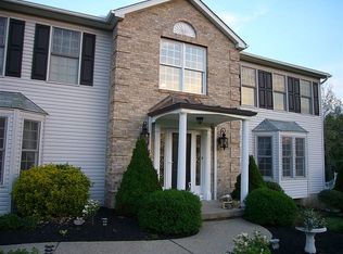 6 Grist Mill Ln, West Grove, PA 19390