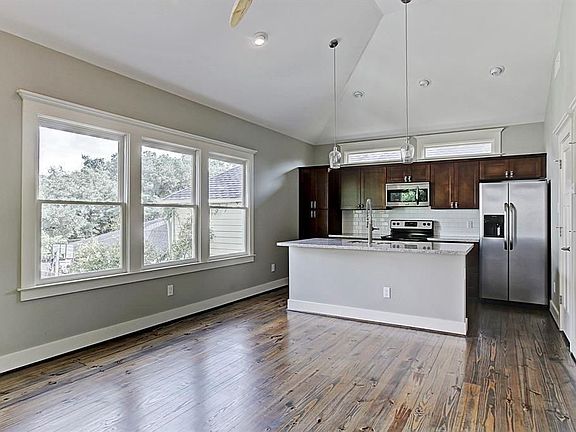 3rd image of 4406A Clay St