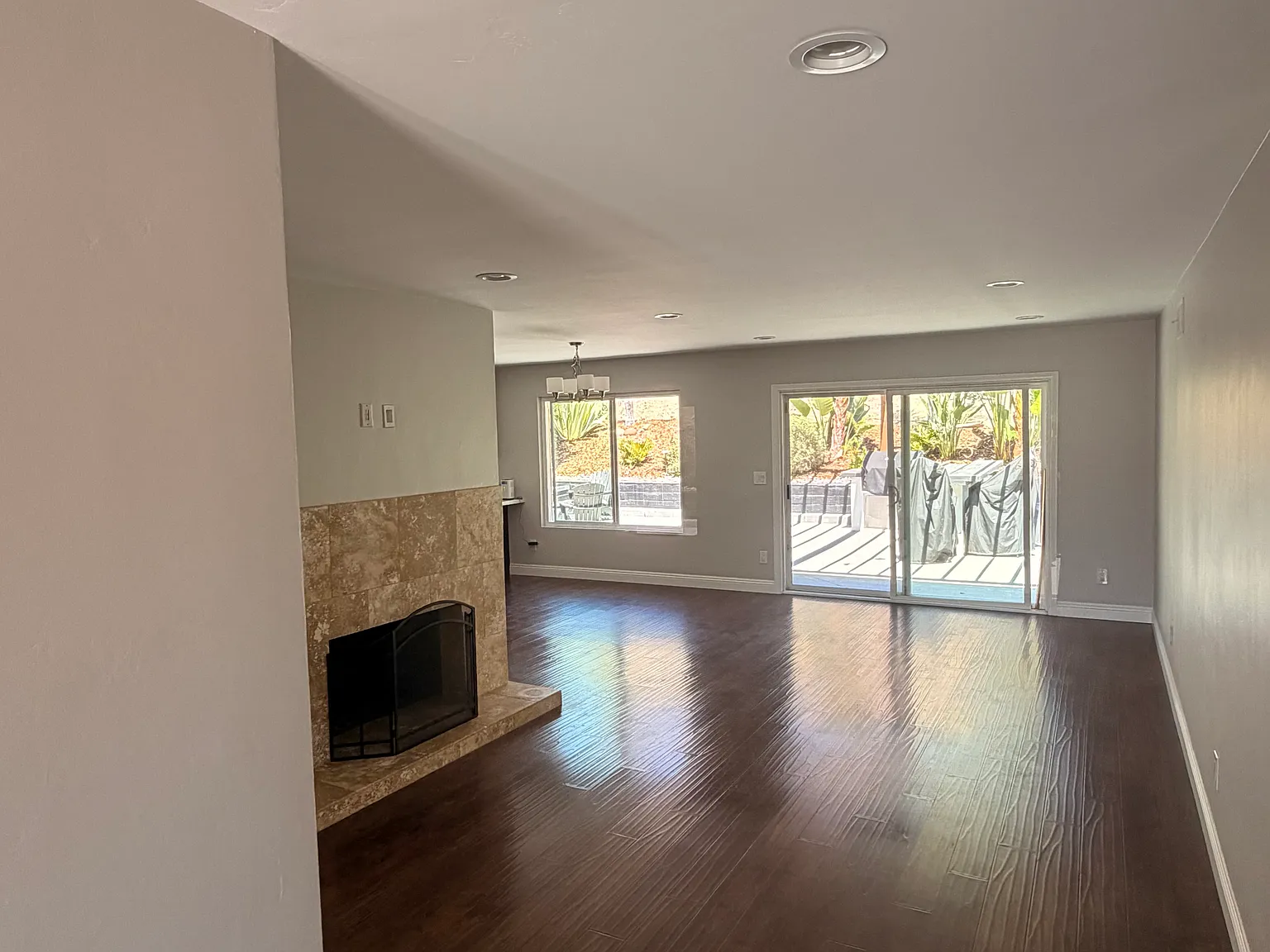 4 bed, 1572 sqft, $4,985 — Photo 2