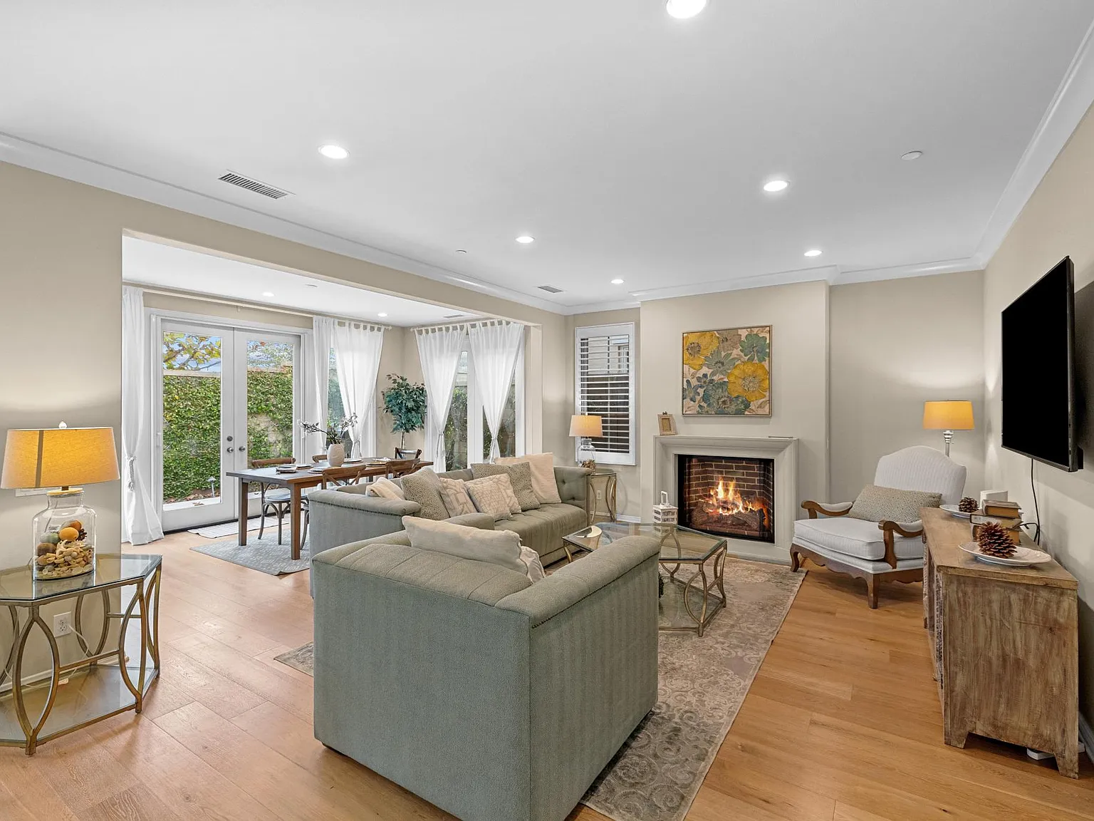 3 bed, 2.5 bath, 2022 sqft, $6,000 — Photo 4