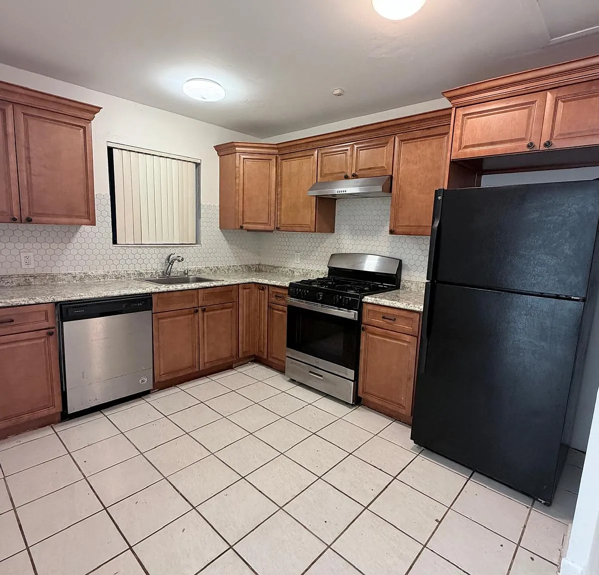 4 bed, $3,200 — Photo 2