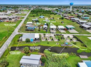 894-896 S Crystal Beach Rd, Pt Bolivar, TX 77650