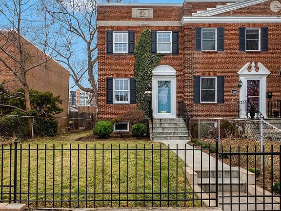 3rd image of 1010 Colonial Ave