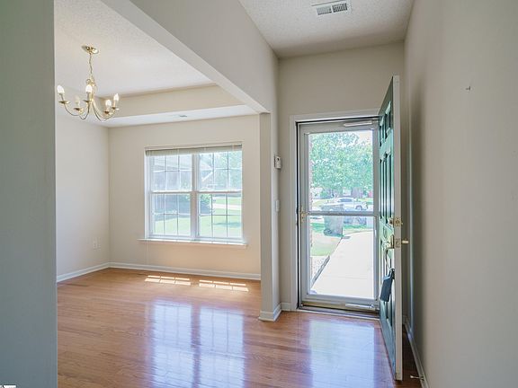 4th image of 820 Palomino Ct