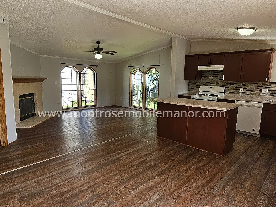 3 bed, 2.5 bath, 1960 sqft, $1,500 — Photo 3